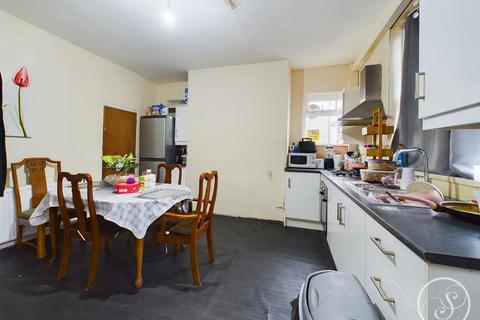 4 bedroom end of terrace house for sale, Salisbury Avenue, Leeds