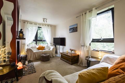 1 bedroom flat for sale, Somercoates Close, Cockfosters, EN4