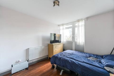 3 bedroom maisonette to rent, Barrington Road, Brixton, London, SW9