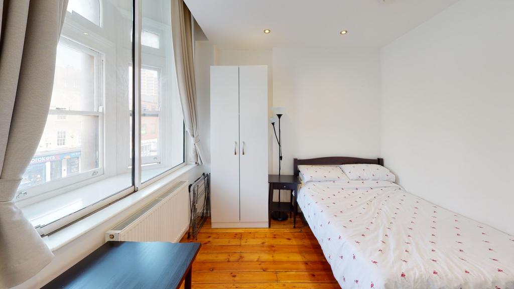 102-29-Upper-Parliament-St-Bedroom
