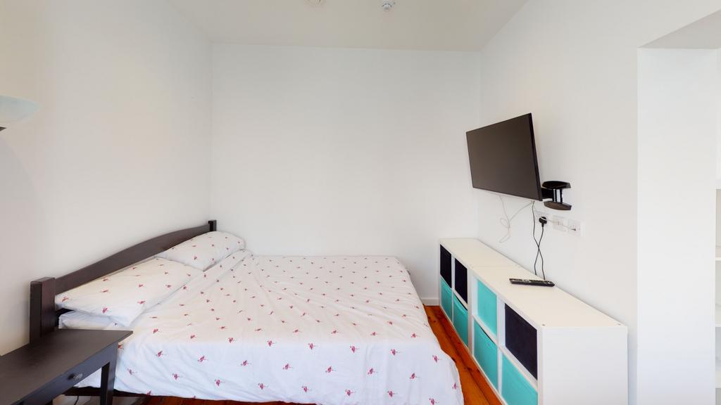 102-29-Upper-Parliament-St-Bedroom(1)