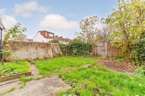 3 bedroom terraced house to rent, Colliers Water Lane, Thornton Heath, CR7