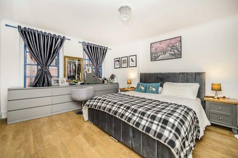 5 bedroom house to rent, Artillery Passage, London E1