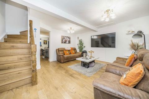 5 bedroom house to rent, Artillery Passage, London E1