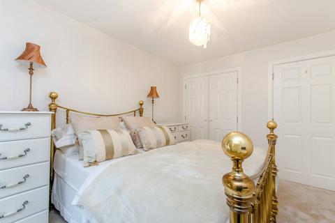 13 Isaac Way, London, SE1 1EE