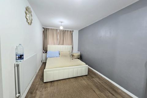 2 bedroom maisonette for sale, Rosslyn Close,  Hayes, UB3