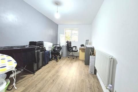 2 bedroom maisonette for sale, Rosslyn Close,  Hayes, UB3