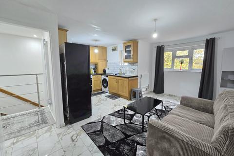 undefined, Rosslyn Close,  Hayes, UB3