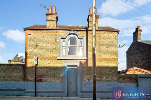 2 bedroom detached house for sale, Sperling road, London, N17