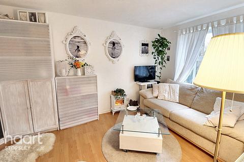 1 bedroom end of terrace house for sale, Rochford Drive, Luton