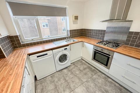 2 bedroom flat to rent, Windsor Court, Moortown, Leeds