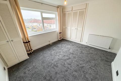 2 bedroom flat to rent, Windsor Court, Moortown, Leeds