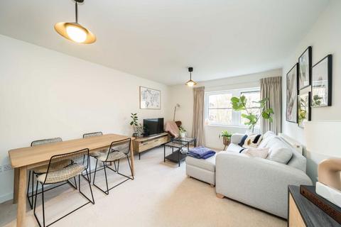 1 bedroom flat to rent, Scott Avenue, London SW15