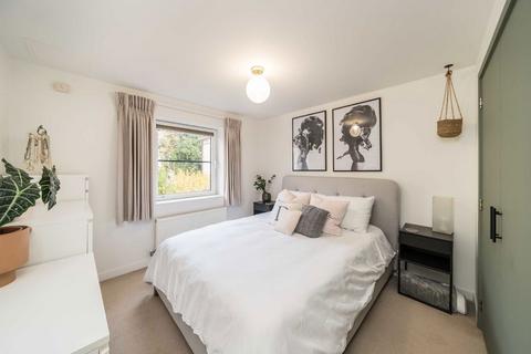 1 bedroom flat to rent, Scott Avenue, London SW15