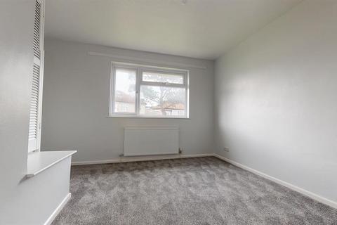 2 bedroom flat to rent, Mount Drive, Bexleyheath