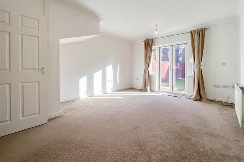 2 bedroom end of terrace house to rent, Thyme Close, Red Lodge