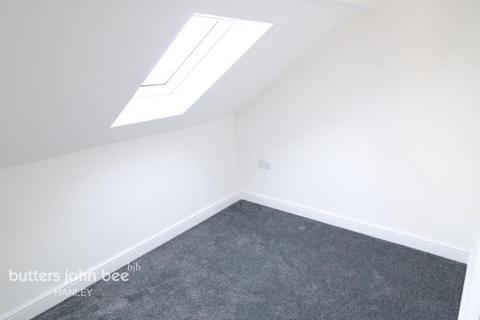 4 bedroom townhouse to rent, Pennell Street, Stoke-on-trent