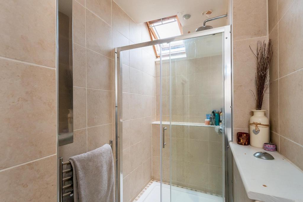 6 E7 CCN - Bathroom B.jpg