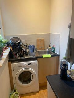 Studio to rent, High Street, Acton