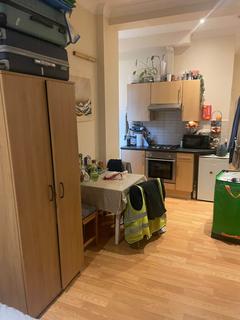 Studio to rent, High Street, Acton