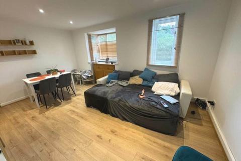 2 bedroom flat to rent, Everett Court, Watling Street