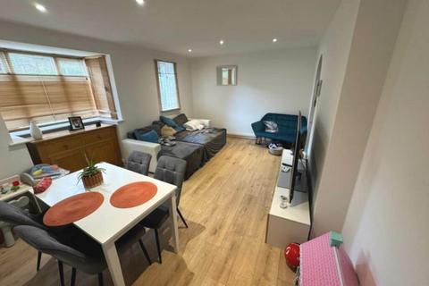 2 bedroom flat to rent, Everett Court, Watling Street