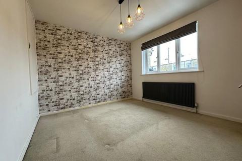 2 bedroom house to rent, Healey Close, Batley