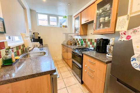 2 bedroom terraced house to rent, Turner Road