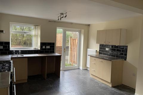 3 bedroom end of terrace house to rent, Grimshaw Lane, Middleton M24