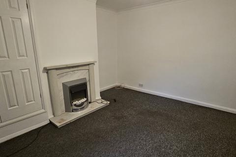 2 bedroom ground floor flat to rent, Whickham  Road, Hebburn NE31