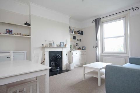 1 bedroom flat to rent, Kent Gardens, London W13