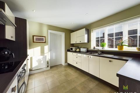 4 bedroom detached house to rent, Parc Llwyfen, Llanymynech