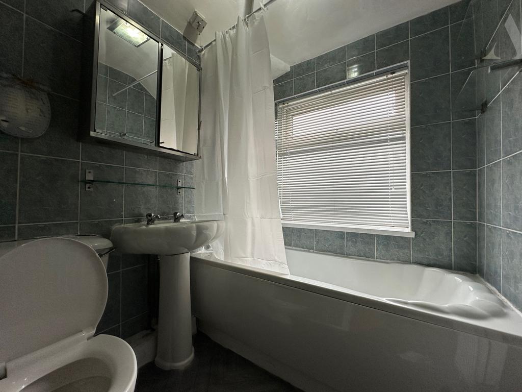 18 ermington ROad bathroom.JPG