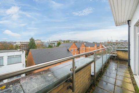 1 bedroom flat for sale, Walnut Tree Close, Guildford, Surrey, GU1