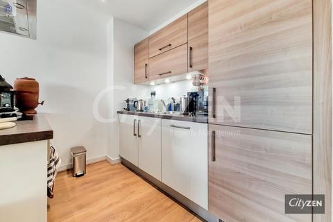 2 bedroom flat to rent, Cotall Street, London E14