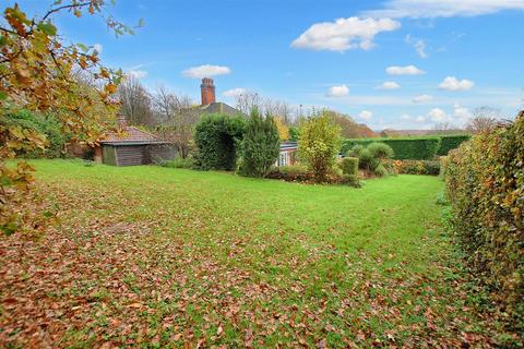 3 bedroom semi-detached house to rent, Shipbourne