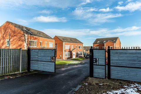 4 bedroom semi-detached house for sale, Jessop View, Batley, WF17