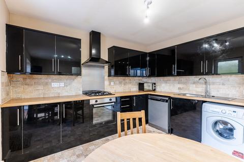 4 bedroom semi-detached house for sale, Jessop View, Batley, WF17