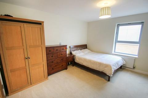 2 bedroom flat for sale, Queen Mary Avenue, South Woodford, E18