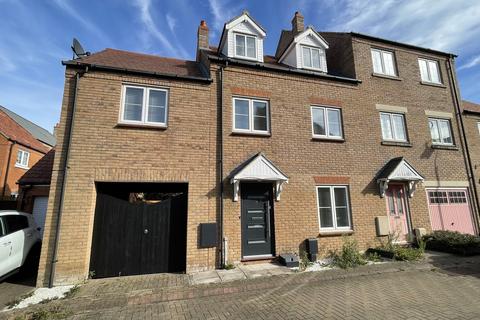 4 bedroom end of terrace house to rent, Guernsey Way, Littleport