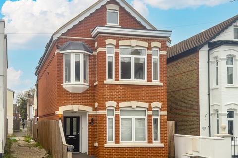 2 bedroom flat for sale, Southview Drive, Westcliff-On-Sea SS0