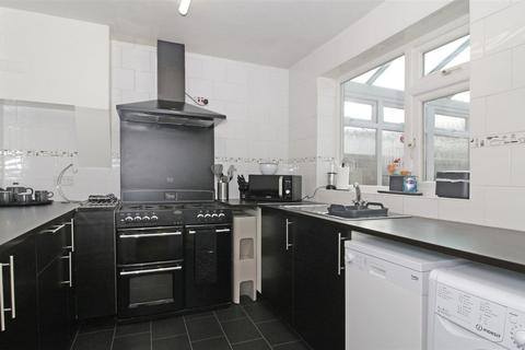 128 Prestbury Square, London, SE9 4NB