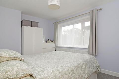 128 Prestbury Square, London, SE9 4NB