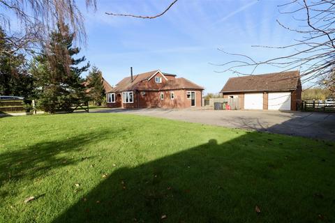 4 bedroom country house for sale, Wistow Road, Selby