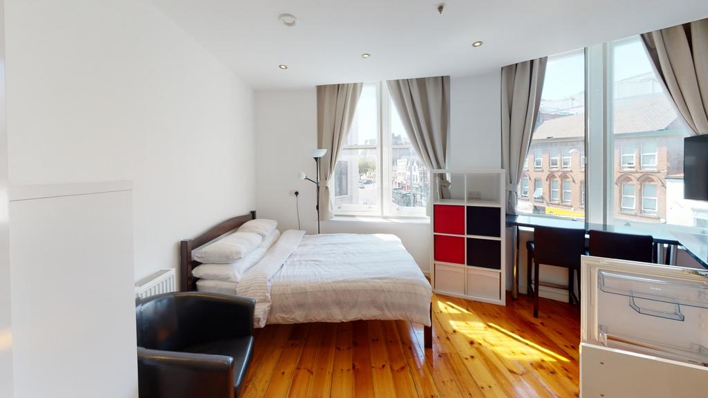 204-UPS-Bedroom