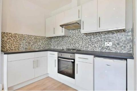 2 bedroom apartment to rent, Minster Road London NW2