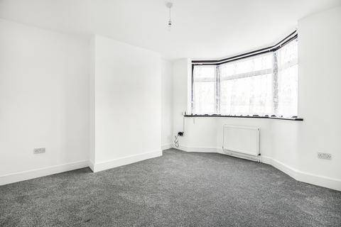 1 bedroom flat for sale, Hereward Gardens, London N13