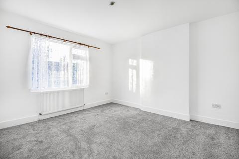 1 bedroom flat for sale, Hereward Gardens, London N13