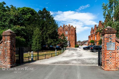 Eton Wick Road, WINDSOR