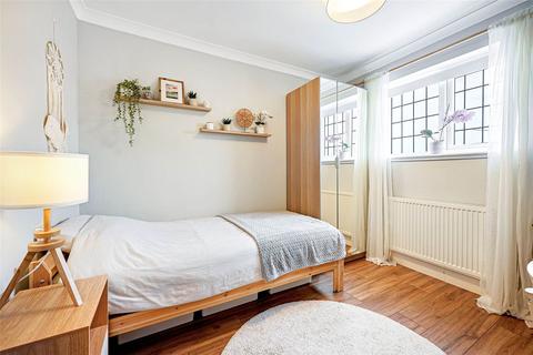 24 Blake Close, Welling, DA16 3NS